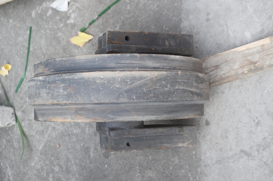 পার্টস আন্ডারকার্সি R210-7 Excavator Idler 12 মাস ওয়ারেন্টি